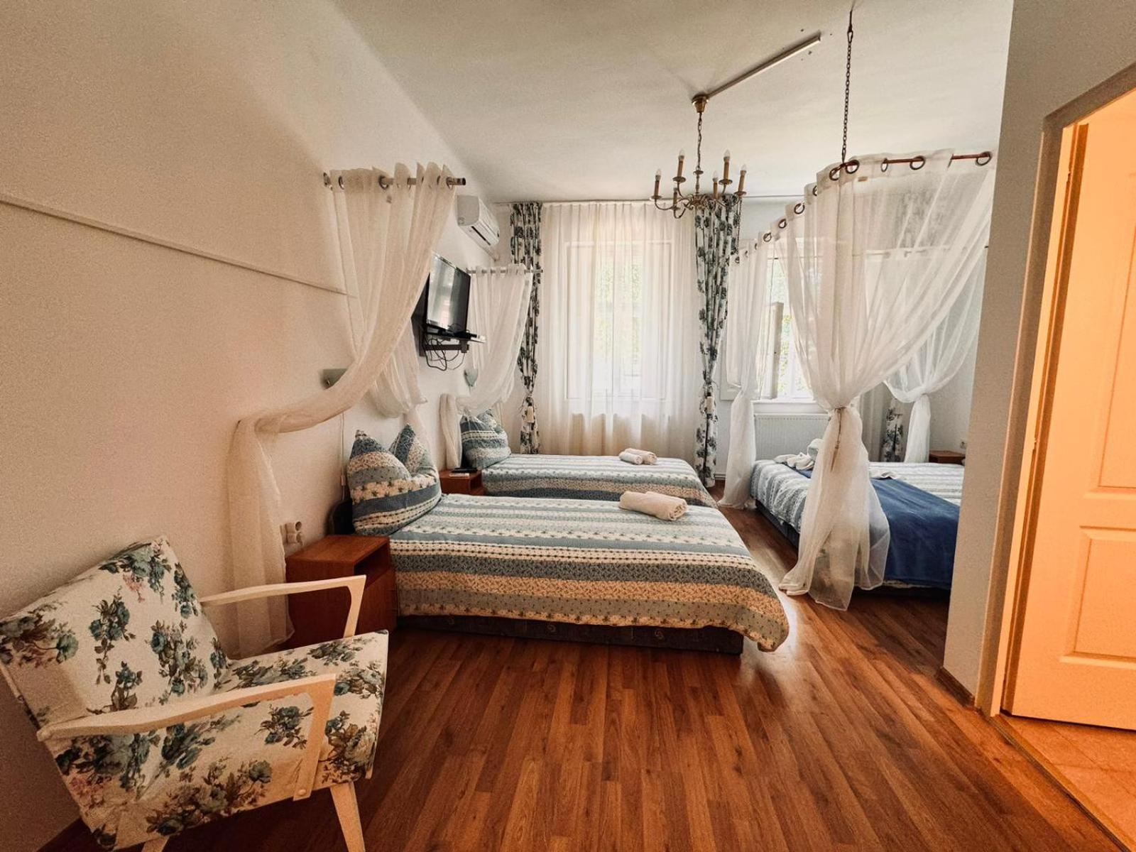 Pensiunea Schwartzy Hotel Mako Bagian luar foto